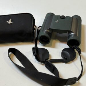 Swarovski CL Pocket 8x25 Grün, Kompaktfernglas mit Tasche und Zubehör, ideal für Naturbeobachtung und Reisen. | Zustand: Sehr Gut