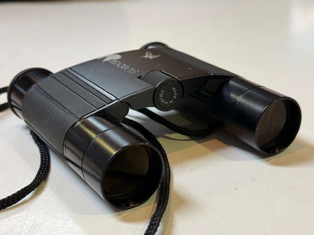 Swarovski Habicht 10x25B, Kompaktes, schwarz gehaltenes Fernglas, Made in Austria, faltbares Design. | Zustand: Gut – Bild 2