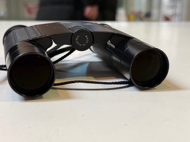 Swarovski Habicht 10x25B, Kompaktes, schwarz gehaltenes Fernglas, Made in Austria, faltbares Design. | Zustand: Gut – Bild 3