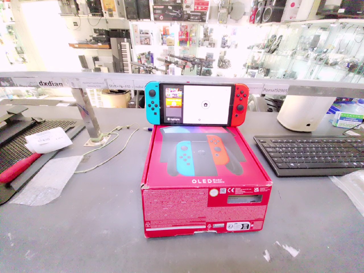 Nintendo Switch OLED, OVP, Spiel NBA 2K18 als Geschenk | Zustand: Sehr Gut | Farbe: schwarz – Bild 2