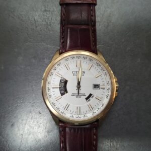 Citizen Eco-Drive CB0013-04A, Radio Controlled, Saphirglas, Lederarmband, weißes Zifferblatt, Rose Gold-Ton Gehäuse. | Zustand: Gut