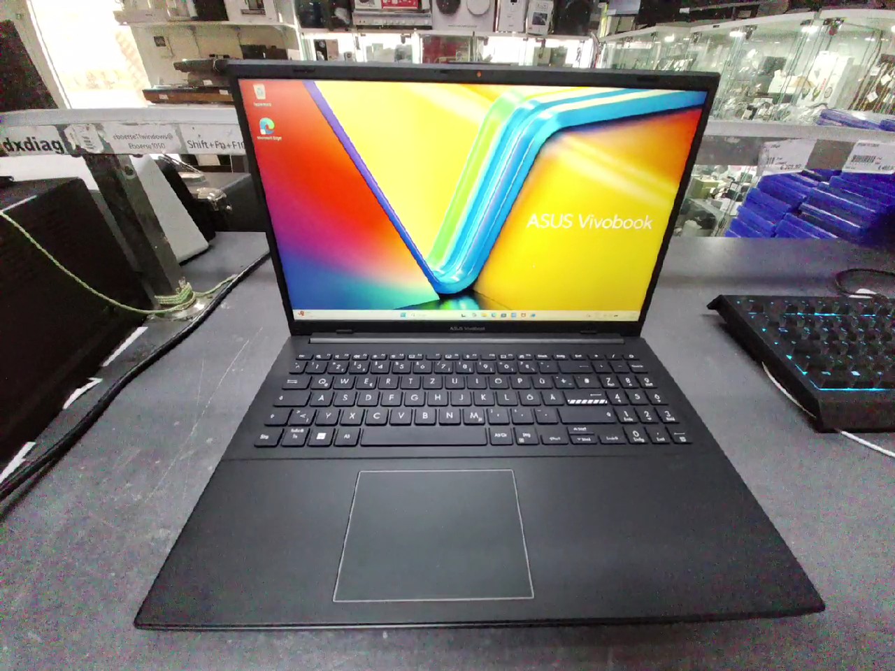 Asus Vivobook Go15 E1504F R3 7320U 8/512GB, Asus Vivobook Go 15 E1504F mit Ryzen 3 7320U, 8GB RAM und 512GB SSD. | Zustand: Sehr Gut – Bild 2