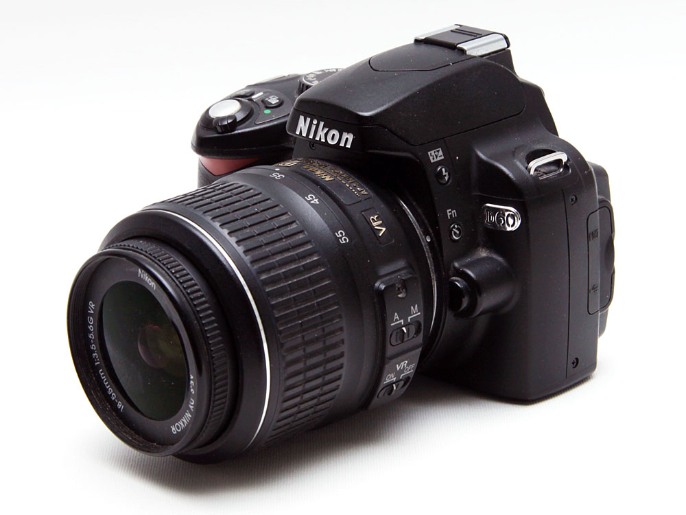 Nikon D60 + 18-55mm VR 2008 Schwarz, SLR-Digitalkamera mit AF-S DX NIKKOR 18-55mm VR Objektiv, Akku und Ladegerät. | Zustand: Sehr Gut