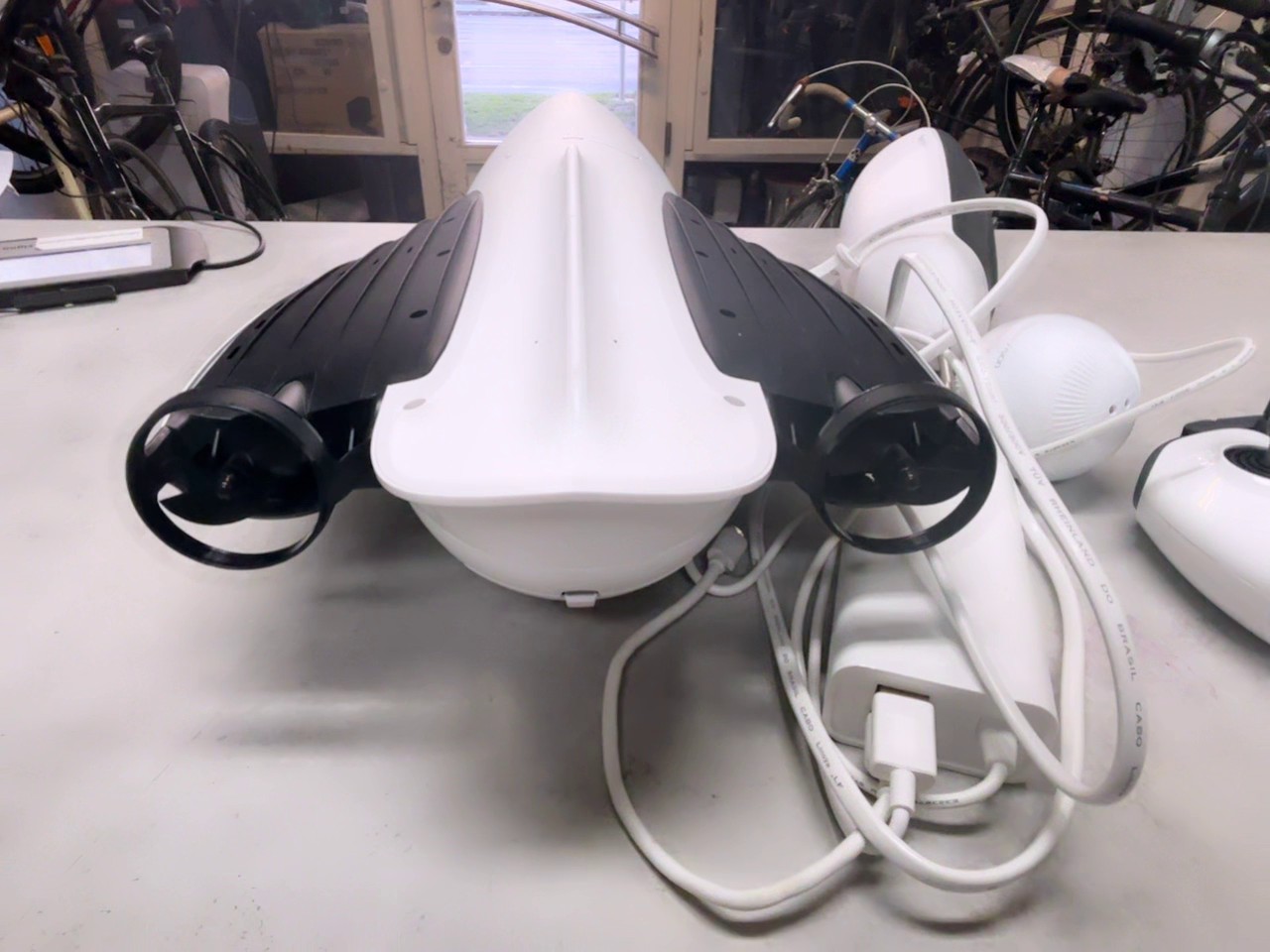 PowerVision PowerDolphin Wizard, Wasserdrohne mit 4K Kamera, Sonar und Köderbox, Fernsteuerung, weiß | schwarz | Zustand: Gut – Bild 4