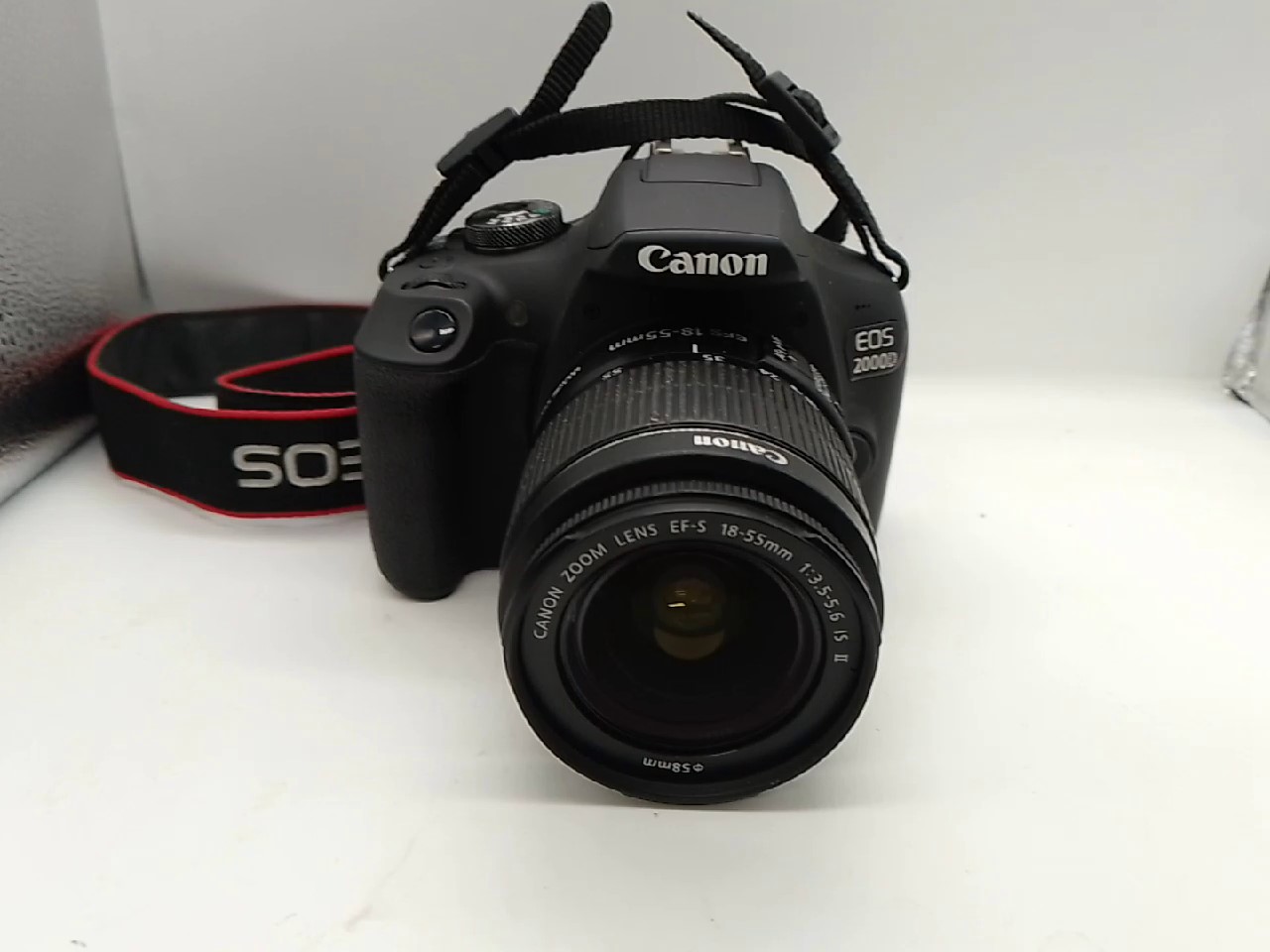 Canon EOS 2000D schwarz, DSLR Kamera Set, ohne Ladegerät. Objektiv EF-S 18-55mm IS II | Zustand: Gut