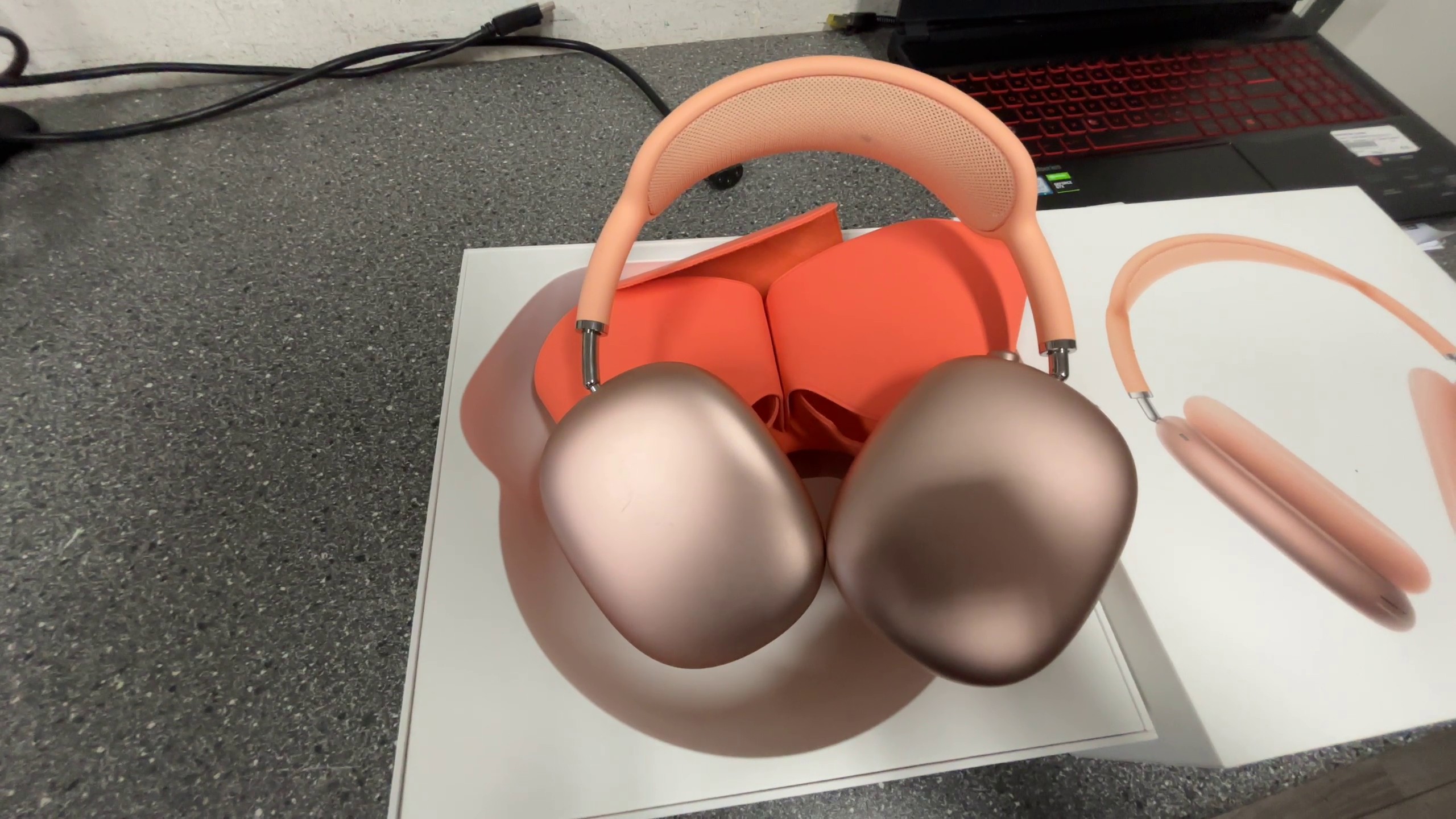 Apple AirPods Max Orange, Over-Ear Kopfhörer mit USB-C Anschluss und Originalverpackung. | Zustand: Gut | Farbe: Orange – Bild 3