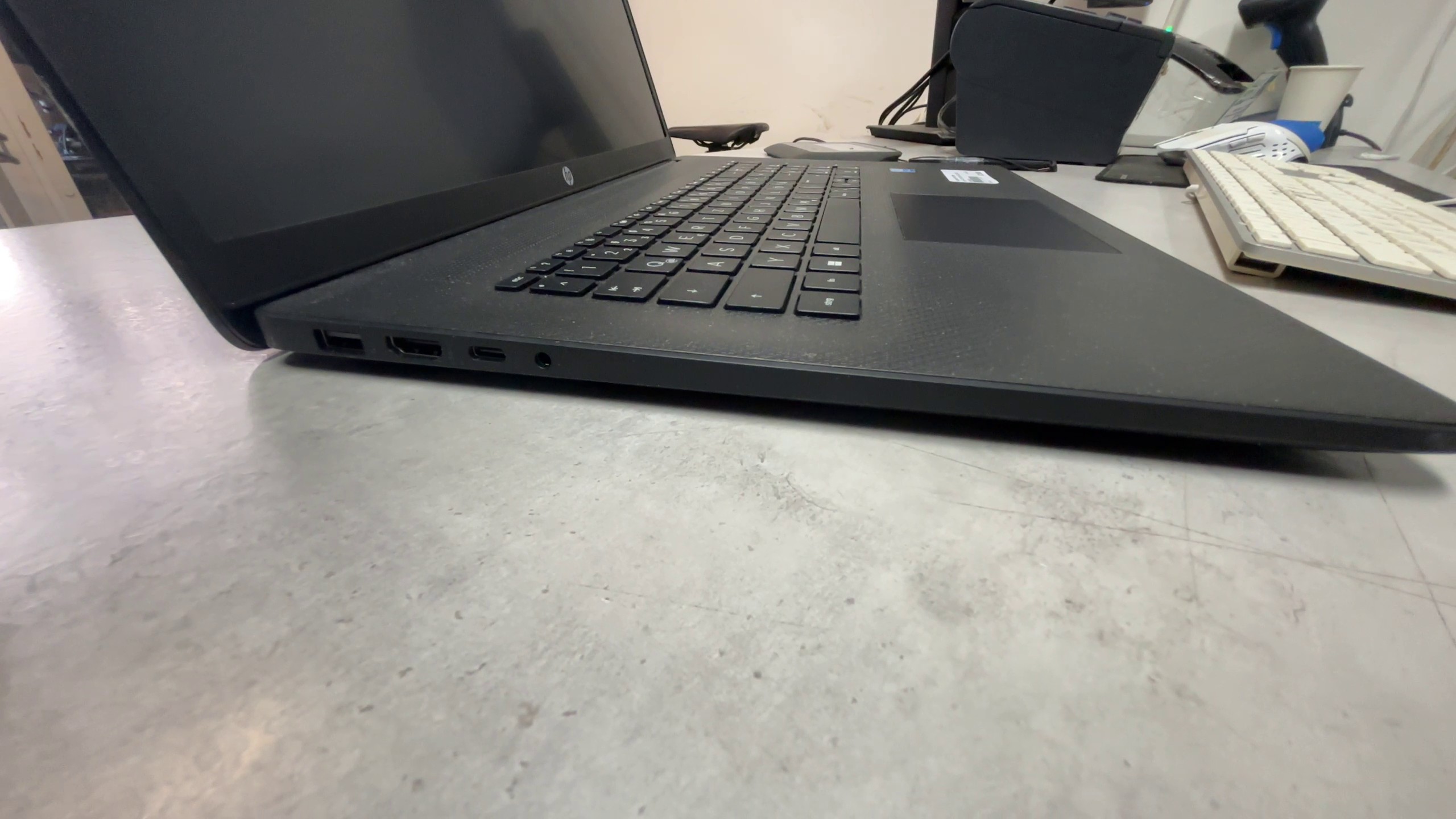HP Laptop 17-cn0110ng, Intel Celeron N4120 | 16GB RAM | 512GB SSD | 17,3 Zoll | QWERTZ-Tastatur | Zustand: Sehr Gut – Bild 3