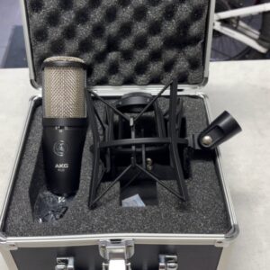 AKG P420 mit Koffer, Großmembran-Kondensatormikrofon, schwarz, inkl. Spinne und Transportkoffer. | Zustand: Sehr Gut
