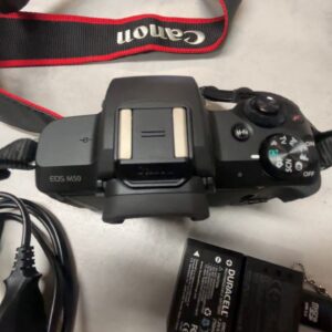 Canon EOS M50 Body, 2 Akkus (inkl. Duracell Ersatzakku), Orig. Ladegerät, Tragegurt, Reinigungstuch. Ohne Objektiv. Sehr guter Zustand. | Zustand: Sehr Gut
