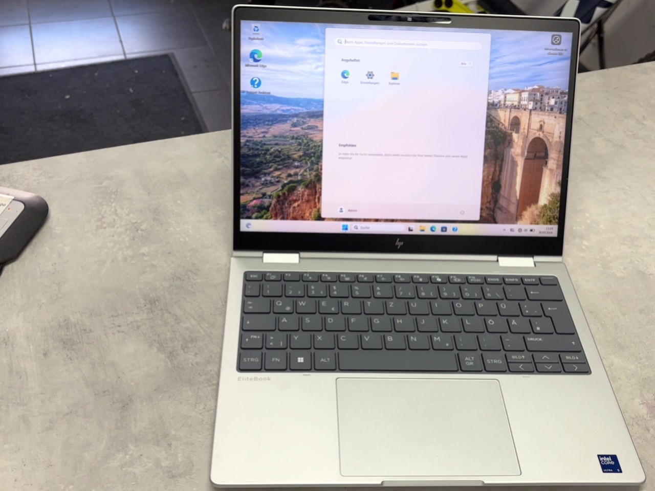 HP EliteBook 8 Flip G1i 13, 2025, ((zurücksetzen geht nicht ! nur bei uns in unsere firma können sie es zurücksetzen ))
mit intel core ultra 5 235u, 32gb ram, 512gb ssd, win 11 pro. | Zustand: Sehr Gut – Bild 2