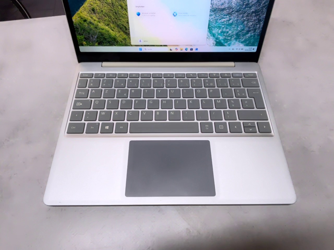 Microsoft Surface Laptop Go 1943, i5-1035G1 | 8GB RAM | 128GB SSD, 12.4 Zoll Touchscreen, Windows | Zustand: Gut – Bild 2