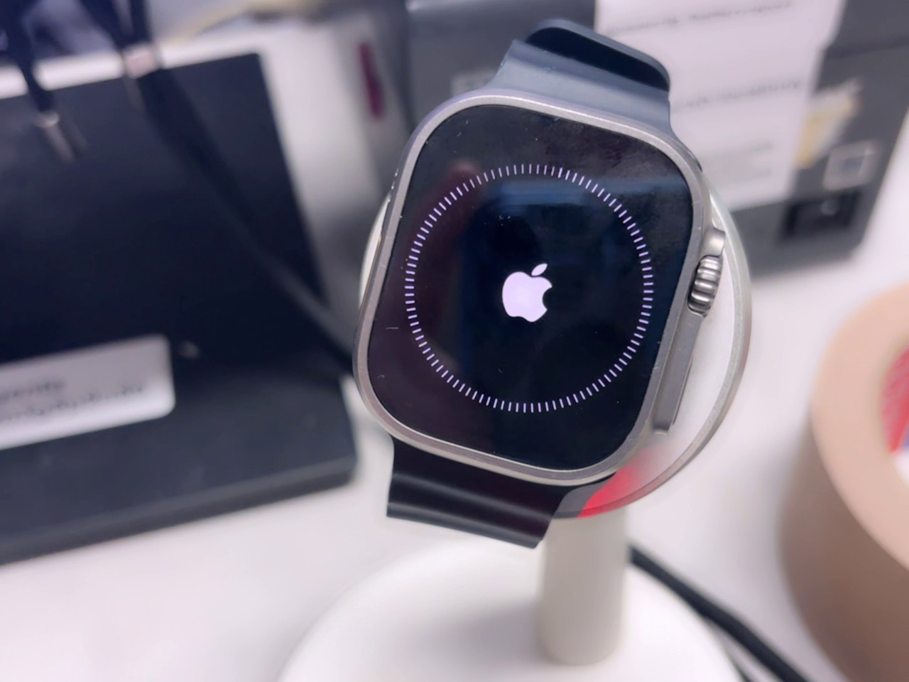 Apple Watch Ultra 1, 49mm, Cellular, Titan Gehäuse, dunkles Band, GPS + Cellular, 49mm Gehäusegröße. | Zustand: Gebraucht | Farbe: schwarz – Bild 2