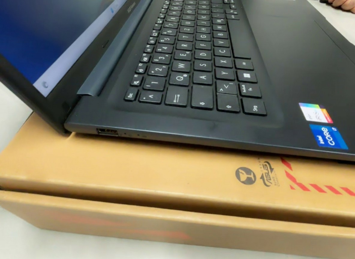 ASUS Vivobook 17 X1704V Quiet Blue, i7-1335U, 16GB RAM, 512GB SSD, 17.3 | Zustand: Sehr Gut – Bild 2