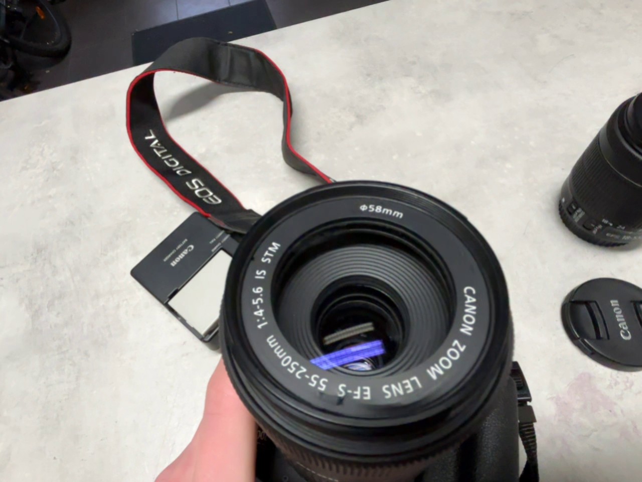 Canon EOS 400D Set, Mit 2 Objektiven (18-55mm, 55-250mm), 2 Akkus nit original canon und Ladegerät.und schwartze tasche | Zustand: Sehr Gut – Bild 3