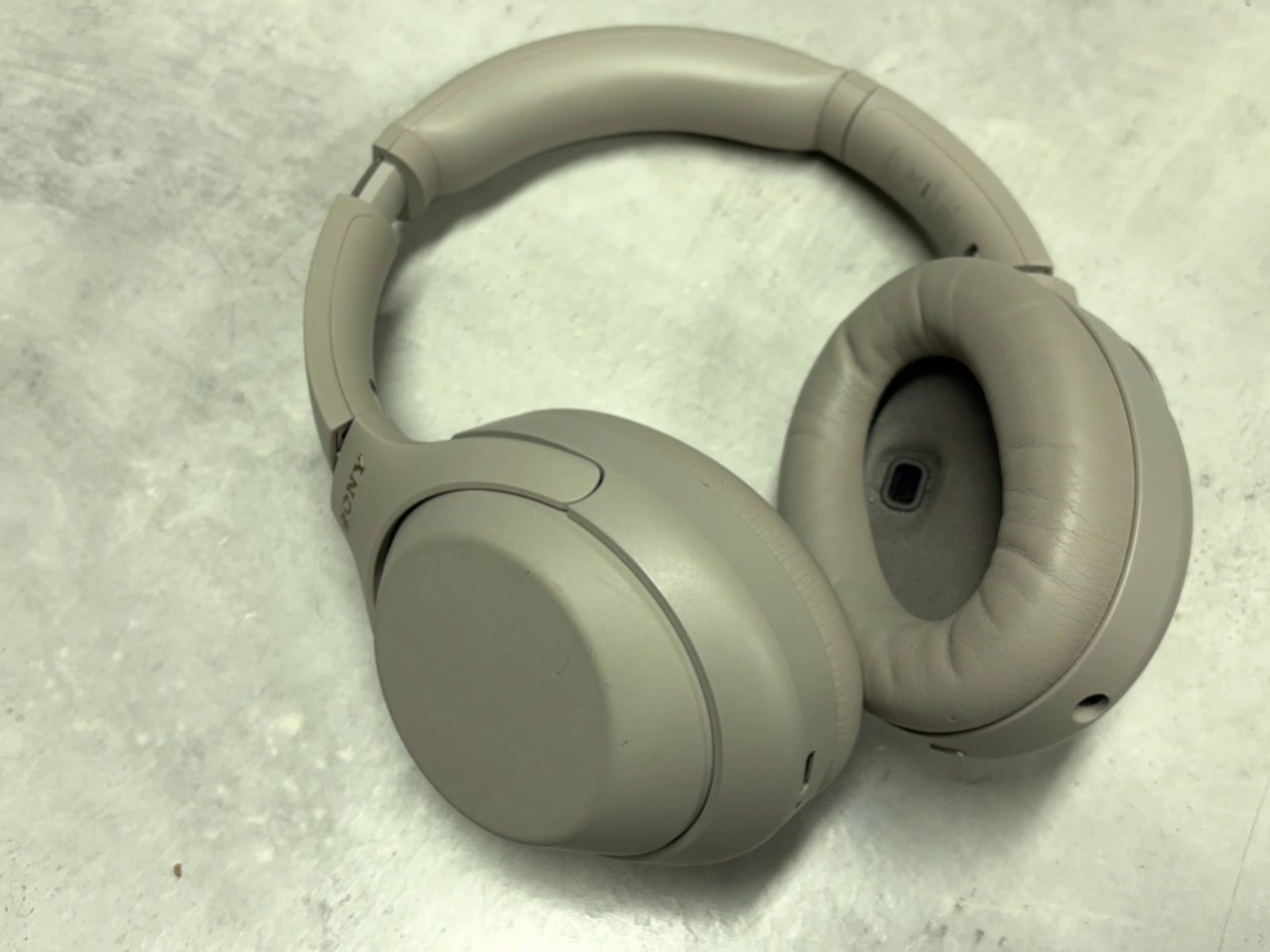 Sony WH-1000XM4 Beige, Over-Ear Kopfhörer mit Noise Cancelling, Modell von 2020. | Zustand: Gut | Farbe: weiss