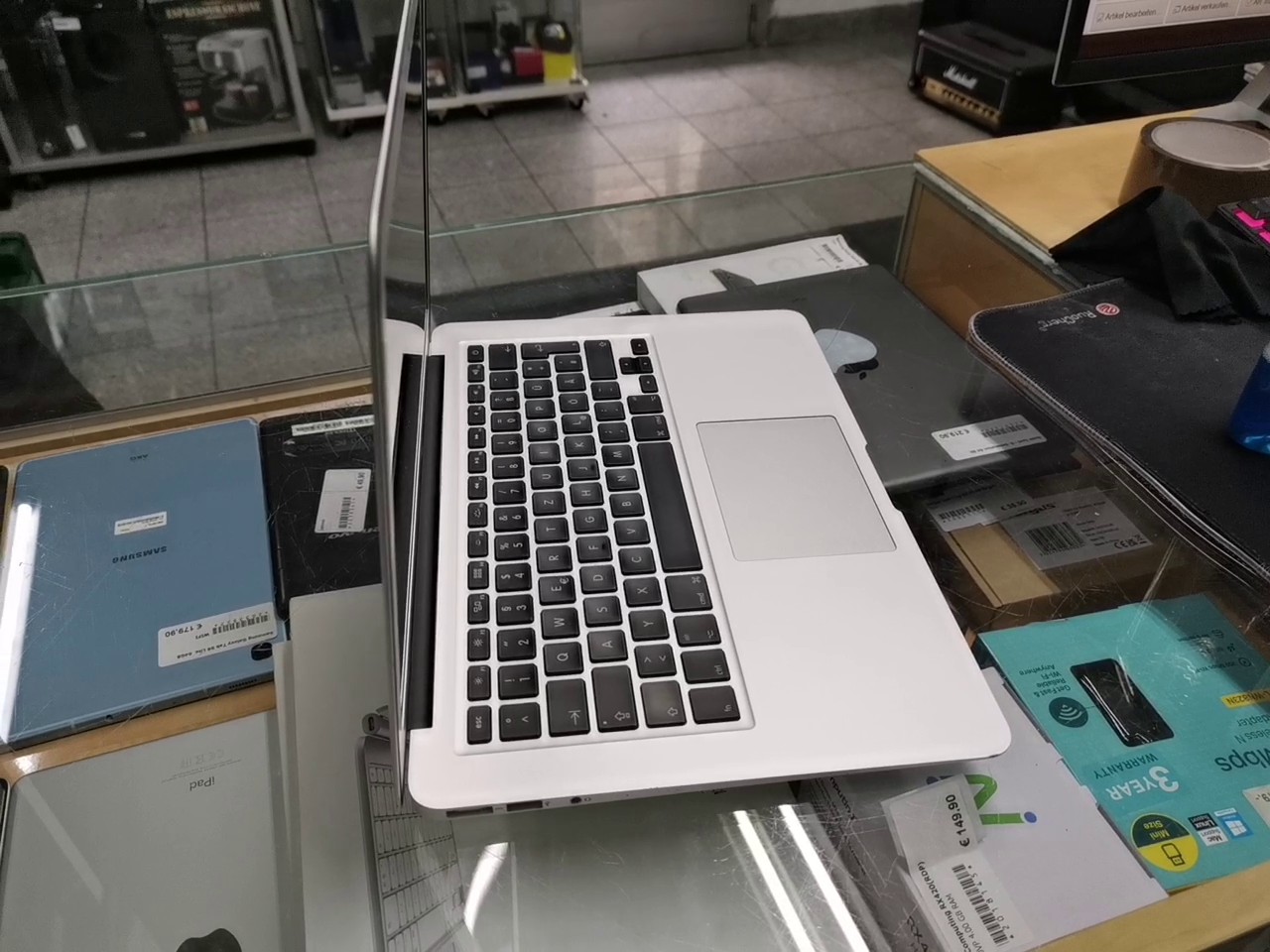 Apple MacBook Air 13 Zoll 2015, Core i5, 4GB RAM, 128GB SSD, 187 Ladezyklen, silbernes Aluminiumgehäuse. | Zustand: Sehr Gut – Bild 3