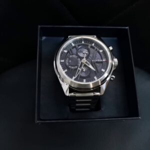 Tommy Hilfiger Chronograph Silber Blau, Herrenuhr mit Edelstahlarmband, blauem Zifferblatt und Chronographen-Funktion, in OVP. | Zustand: Sehr Gut