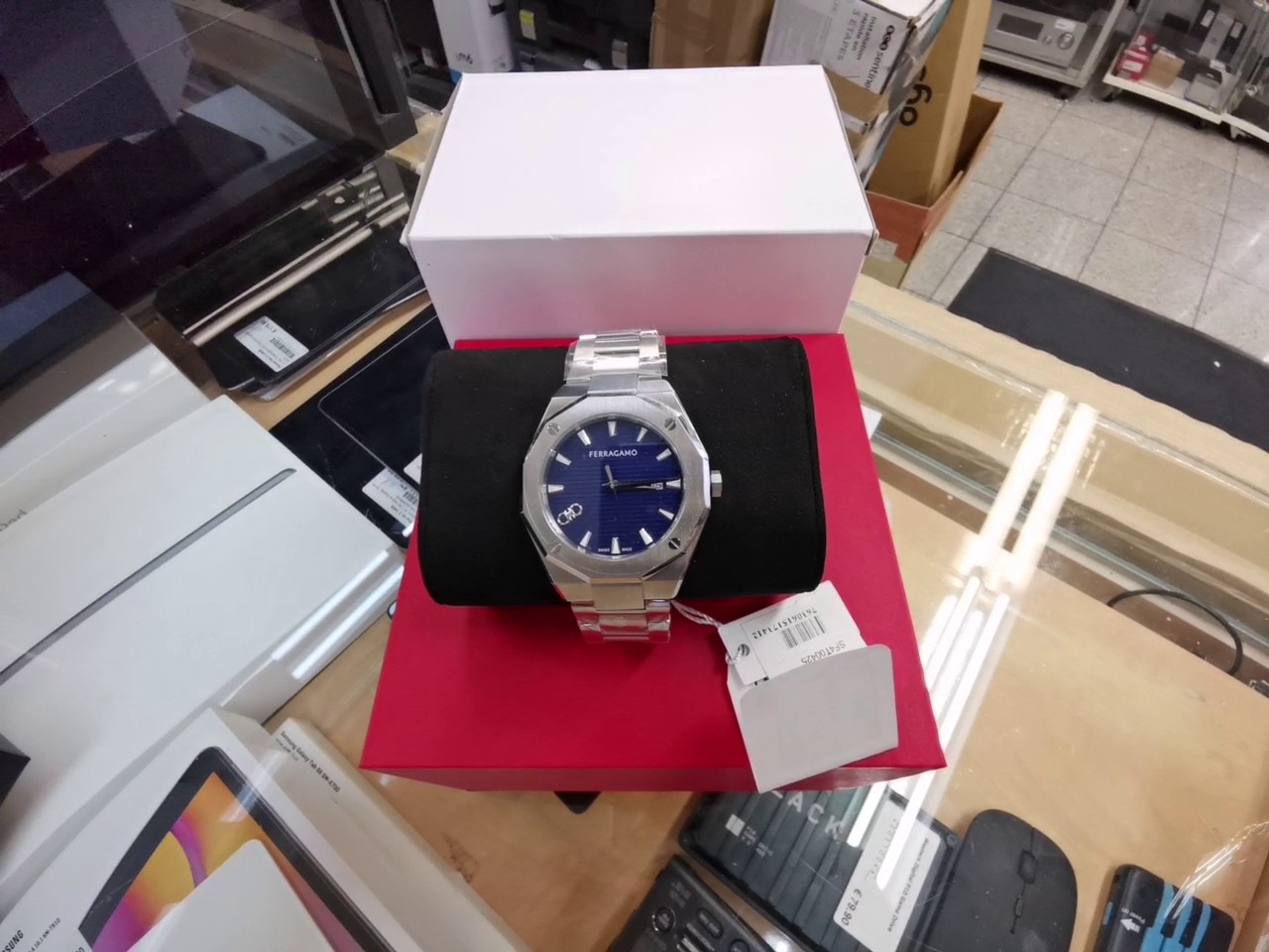 Ferragamo Versilia 3H Silber, Herrenuhr mit blauem Zifferblatt, Edelstahlarmband, mit Originalverpackung (ovp). | Zustand: Neu