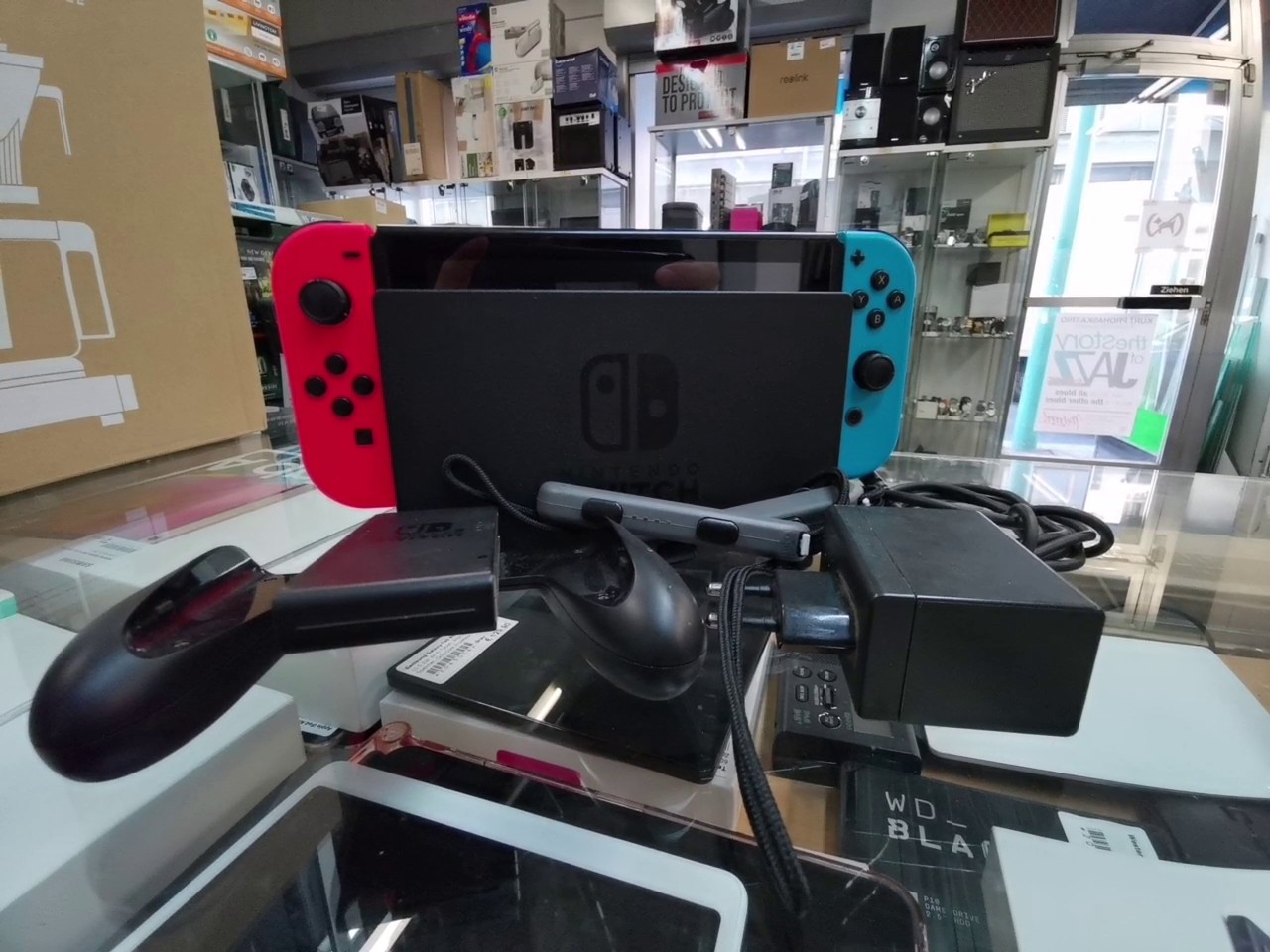 Nintendo Switch, Inkl. Dockingstation und Netzteil | Zustand: Gut | Farbe: schwarz – Bild 2