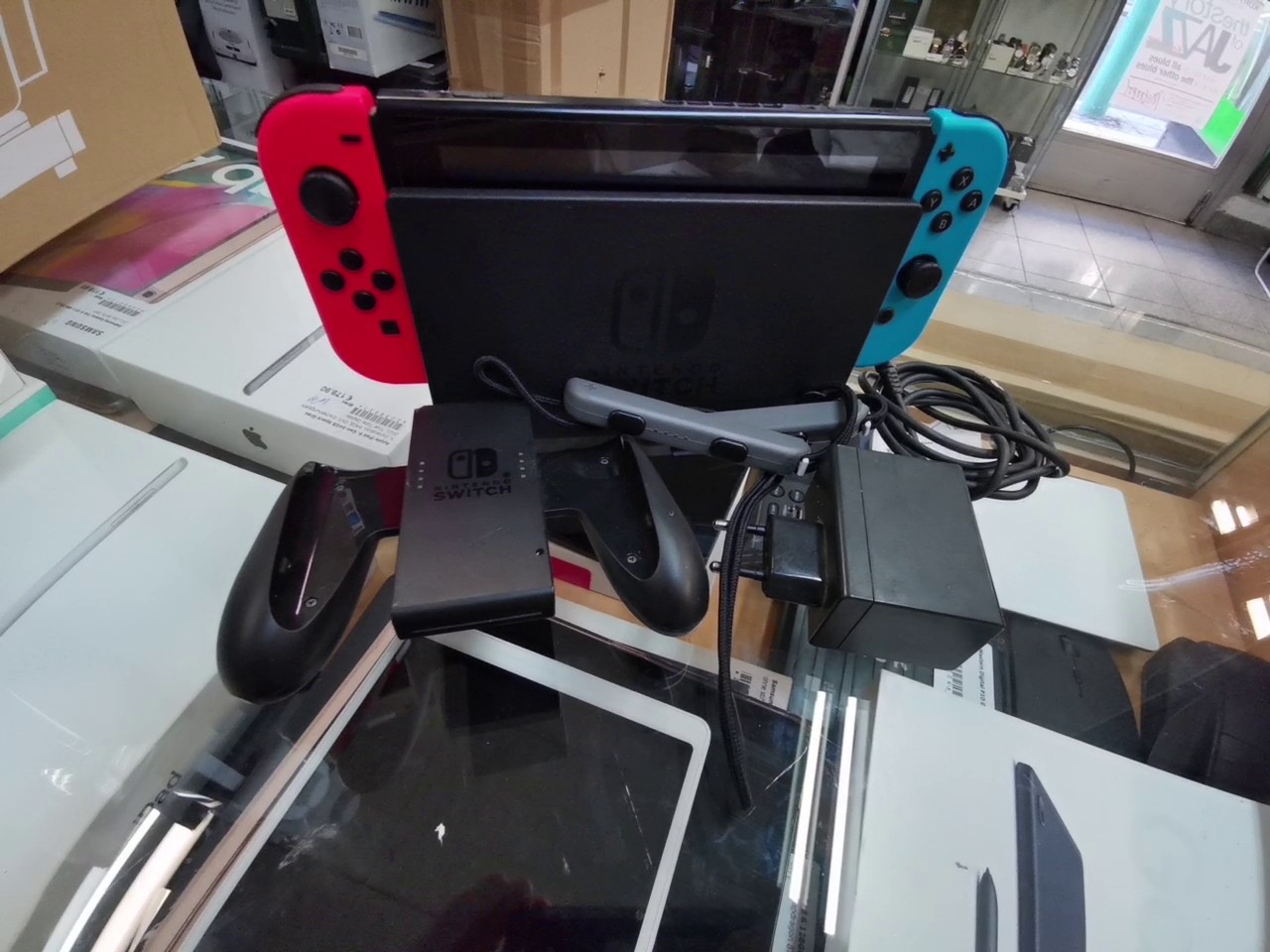 Nintendo Switch, Inkl. Dockingstation und Netzteil | Zustand: Gut | Farbe: schwarz – Bild 3