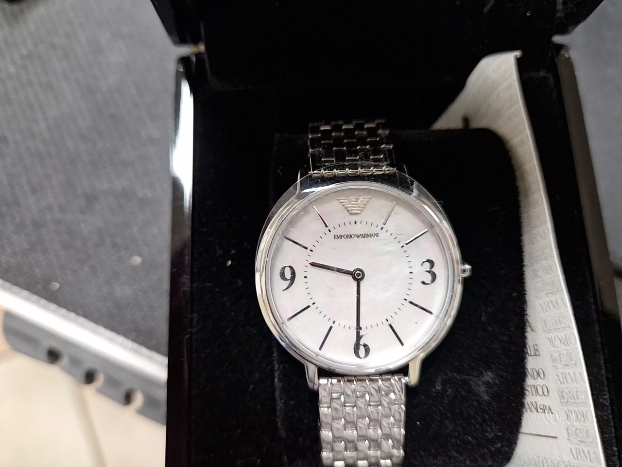 Emporio Armani AR2507 Damen, Quarzuhr mit EdelstahLadegerätehäuse und -armband, weißem Perlmuttzifferblatt, 32mm. OVP, Batterie leer | Zustand: Wie Neu – Bild 2