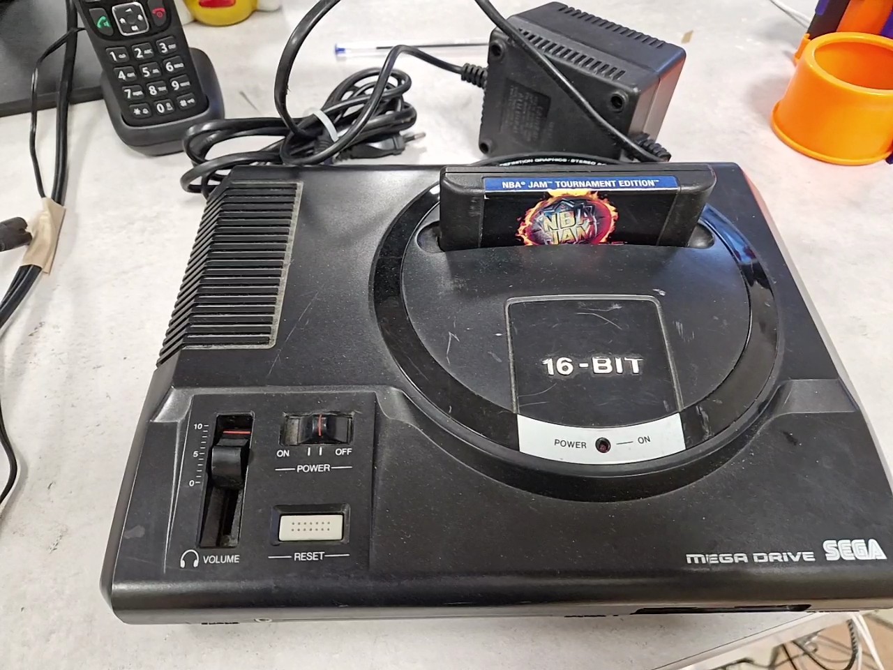 Sega Mega Drive 1 PAL-G 1600-18, 16-Bit-Konsole, inkl. Spiel NBA Jam Tournament Edition, ohne Controller. | Zustand: Gebraucht