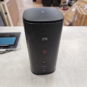 ZTE Magenta 5G Box MC888 Pro, 5G Highspeed Router, WiFi 6, NFC, 2x Gigabit LAN, Netzteil, Kratzer am Gehäuse | Zustand: Gebraucht