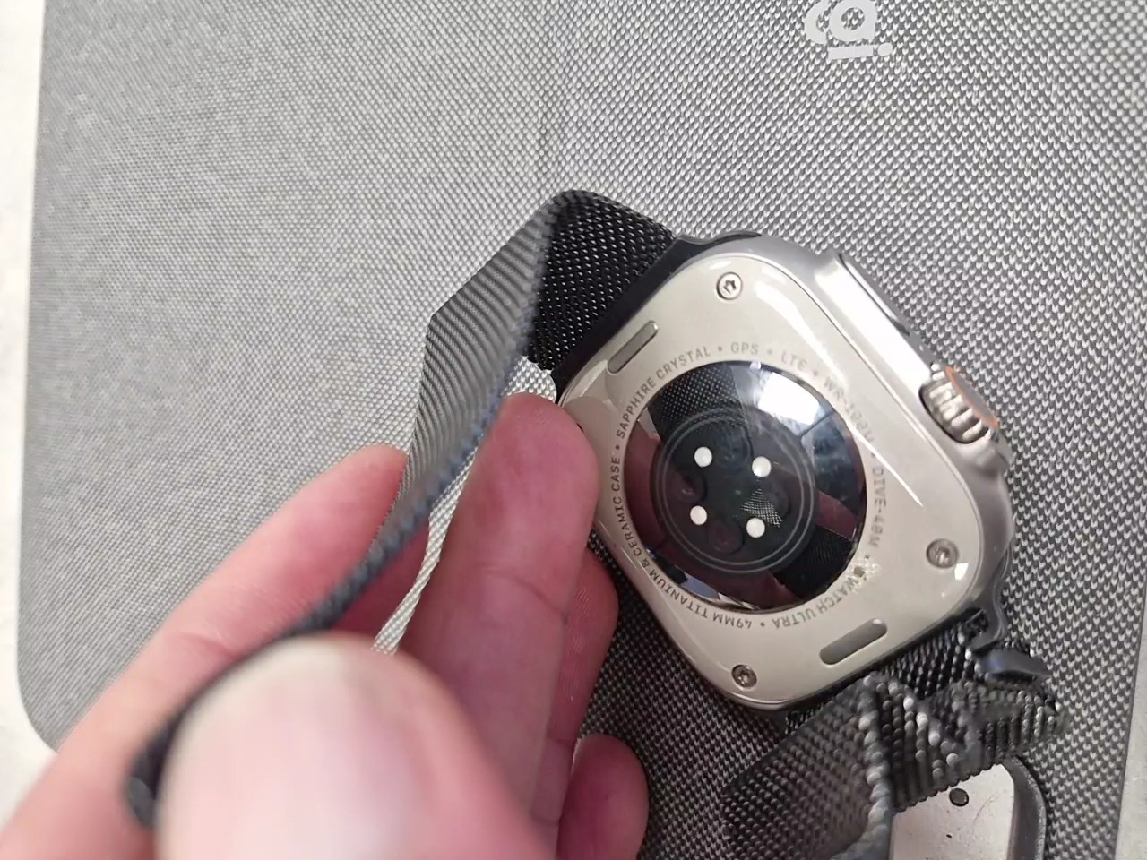 Apple Watch Ultra 49mm GPS+Cell, Titanium Gehäuse, Saphirglas, WR 100m, mit Milanese Armband | Zustand: Sehr Gut – Bild 2