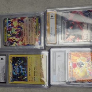 Pokémon Graded Bundle CGC/CRG, Bundle mit Luxio BW34 (CGC 9), Mega-Eelektross ex (CGC 9), Eisenrad ex (CGC 10), Armarouge ex (CGC 9) und Zubehör. | Zustand: Sehr Gut