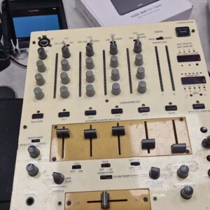 Pioneer DJM-600 Silber/Champagner, 4-Kanal DJ-Mixer mit 3-Band EQ, Beat Effects, Auto BPM Counter, XLR | Cinch Outs. | Zustand: Gut