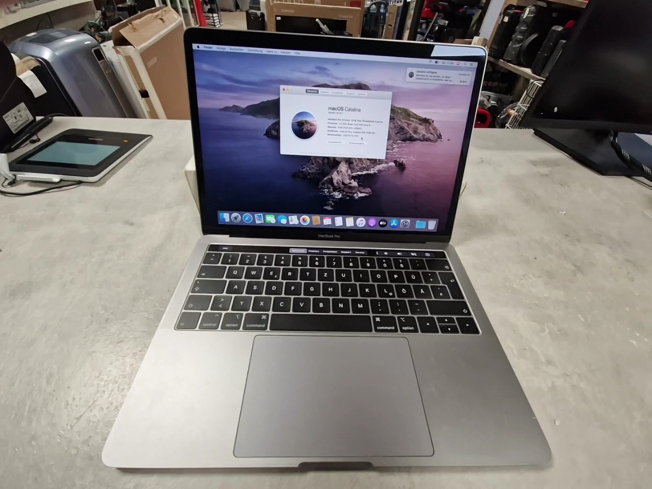 Apple MacBook Pro 13" 2019 Touchbar, grey, i5 2.4GHz 8GB RAM, 256GB SSD, OVP | Zustand: Gut – Bild 2