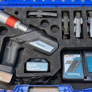 Klauke i-press medium mit 4 Backen, Akku-Pressmaschine (32 kN) mit Makita 18V Akku, Ladegerät und Koffer | Zustand: Sehr Gut