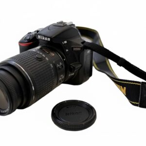 Nikon D5500 Body mit AFS Nikkor 55-200mm GII ED , DX-Format DSLR mit 24,2 MP, Touchscreen & Wi-Fi. inkl. Ladegerät.      | Zustand: Gut