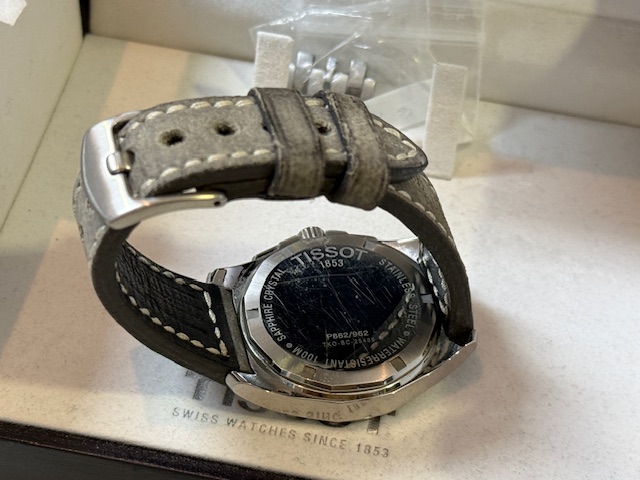 Tissot PRC 100 Chronograph P862/962, Mit Originalverpackung und zusätzlichem Metallarmband. Dunkles Zifferblatt. | Zustand: Sehr Gut – Bild 4