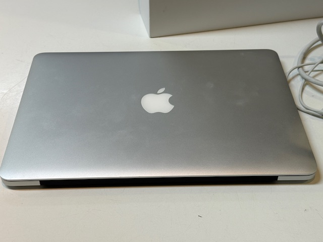 Apple MacBook Pro 13" 2015, Retina, i5, 8GB | 128GB SSD, mit OVP und Ladegerät, 327 Zyklen | Zustand: Sehr Gut – Bild 3