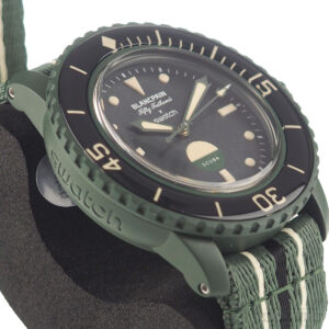 Blancpain x Swatch Green Abyss, Bioceramic Scuba Fifty Fathoms mit schwarzem Zifferblatt und grünem Gehäuse. | Zustand: Sehr Gut
