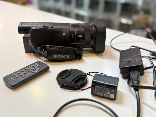 Sony FDR-AX100E 4K Camcorder, Mit Ladegerät, 2 Akkus, Anleitung, Tasche | Zustand: Gut – Bild 5