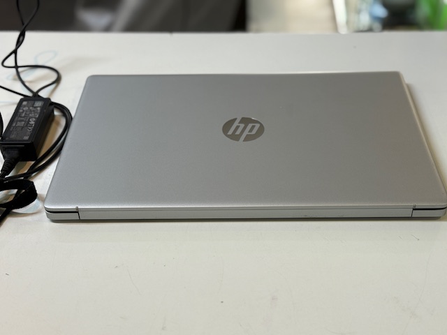 HP Laptop 17-cp2xxx, Ryzen 5, 8GB/512GB, Win11, HP 17,3 Zoll Laptop mit AMD Ryzen 5 7520U, 8GB RAM, 512GB SSD, Win 11, inkl. Ladegerät, Silber. | Zustand: Gut – Bild 3