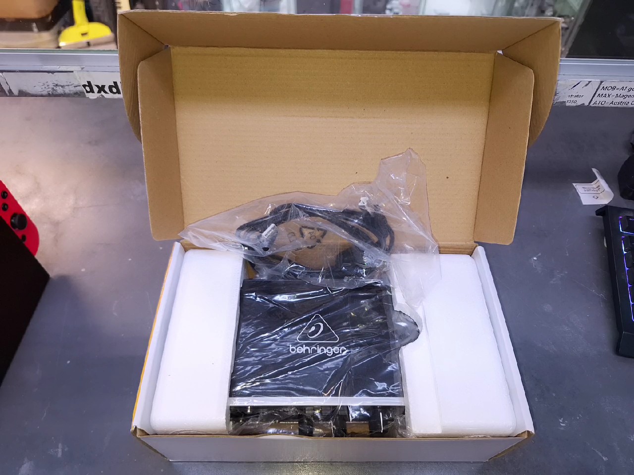 Behringer U-Phoria UMC204HD, 2x4 USB Audio | MIDI Interface, 24-Bit | 192 kHz, Midas Preamps, mit OVP | Zustand: Wie Neu – Bild 6