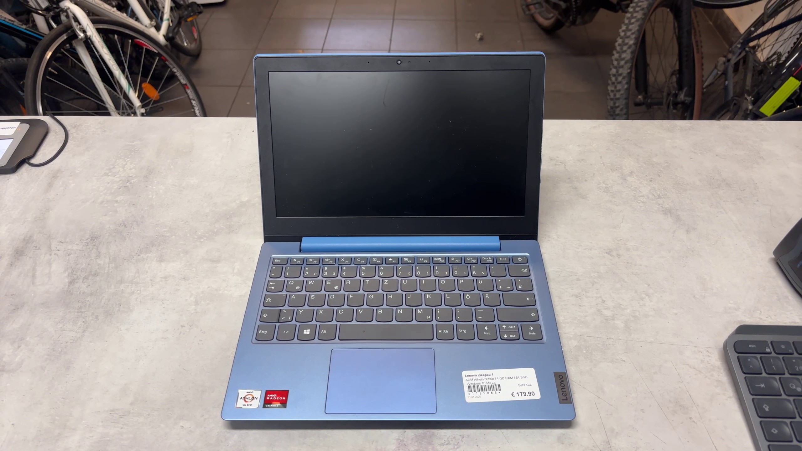 Lenovo IdeaPad 1 11ADA05 2020 Ice Blue, AMD Athlon 3050e, 4GB RAM, 64GB eMMC, 11,6 | Zustand: Sehr Gut