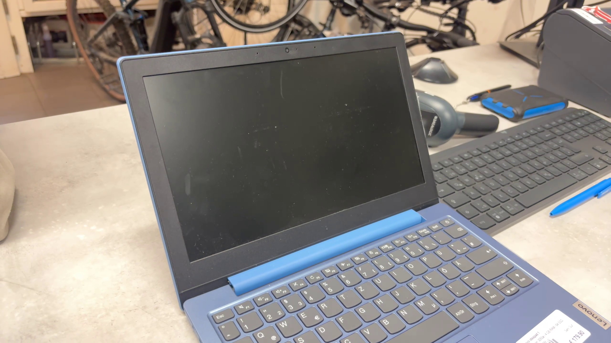 Lenovo IdeaPad 1 11ADA05 2020 Ice Blue, AMD Athlon 3050e, 4GB RAM, 64GB eMMC, 11,6 | Zustand: Sehr Gut – Bild 3