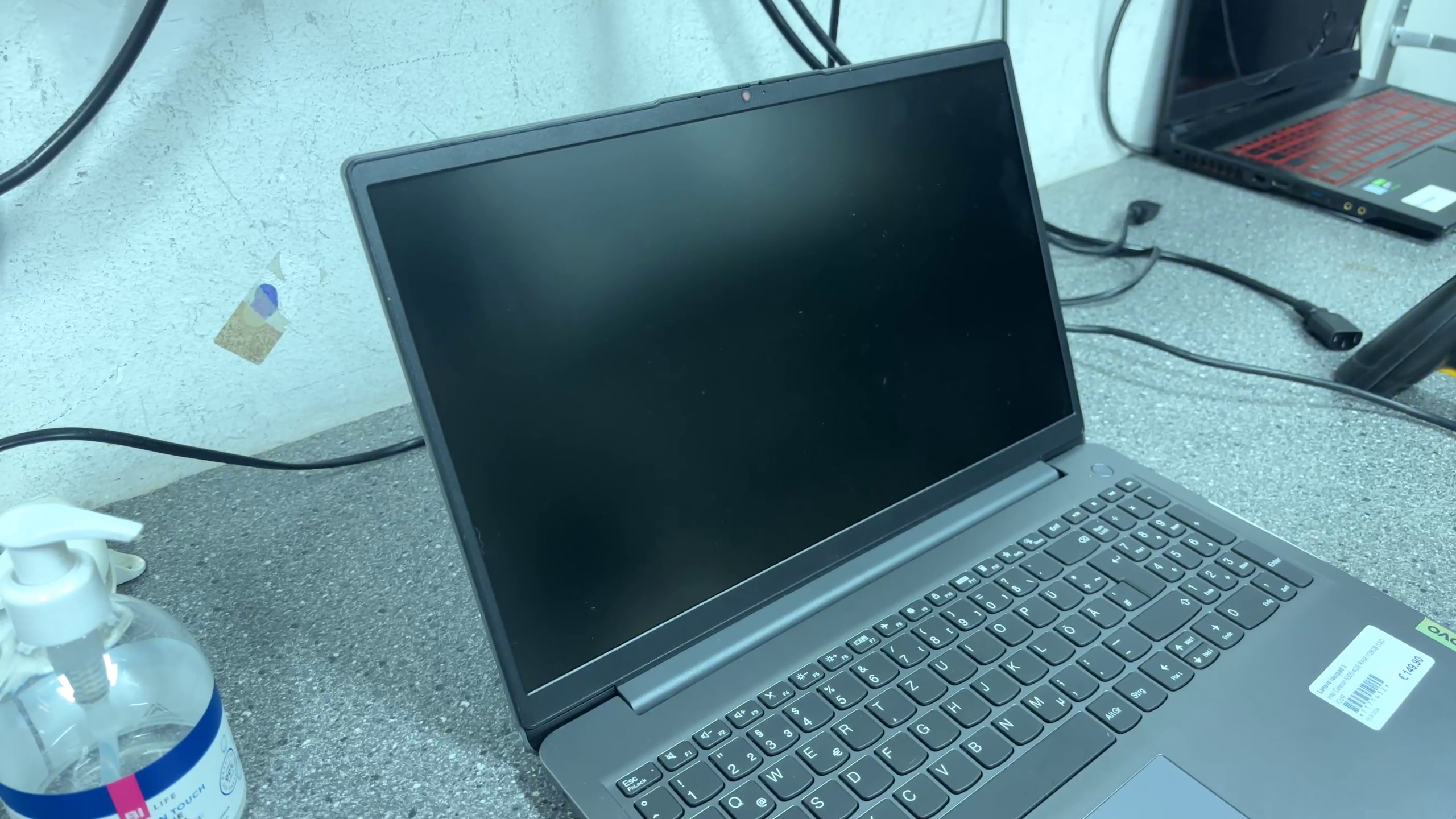 Lenovo IdeaPad 3 15.6", Intel Celeron 6305 | 4GB RAM | 128GB SSD | QWERTZ | Gebraucht (Kratzer auf Deckel) | Zustand: In Ordnung – Bild 3