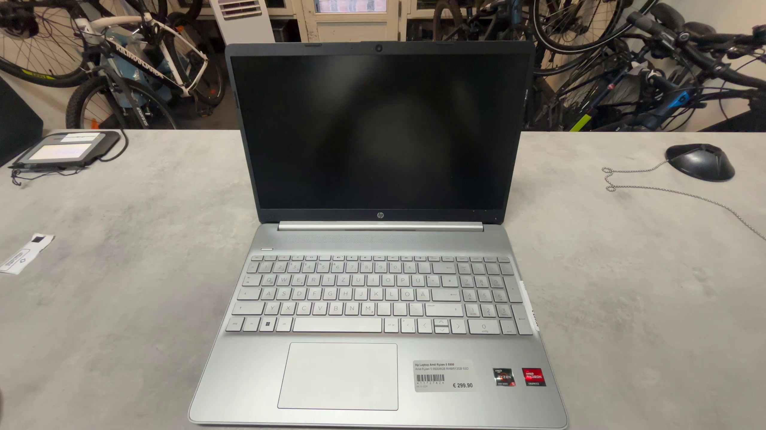 HP 15 Ryzen 5 5500U, 15.6" FHD | 8GB RAM | 512GB SSD | Radeon Graphics | Leichte Kratzer auf dem Deckel | Zustand: Gut – Bild 2