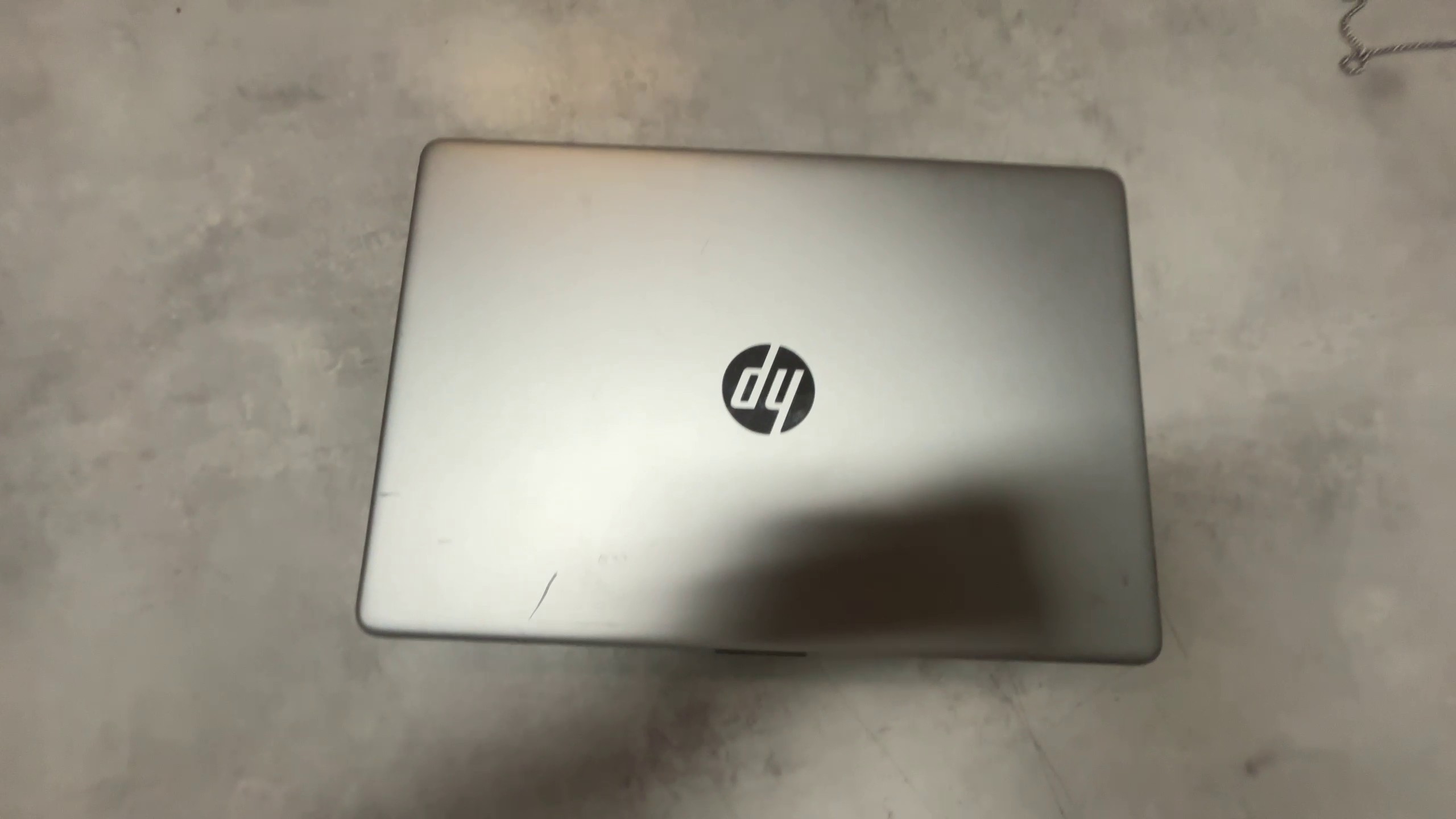 HP 15 Ryzen 5 5500U, 15.6" FHD | 8GB RAM | 512GB SSD | Radeon Graphics | Leichte Kratzer auf dem Deckel | Zustand: Gut – Bild 5