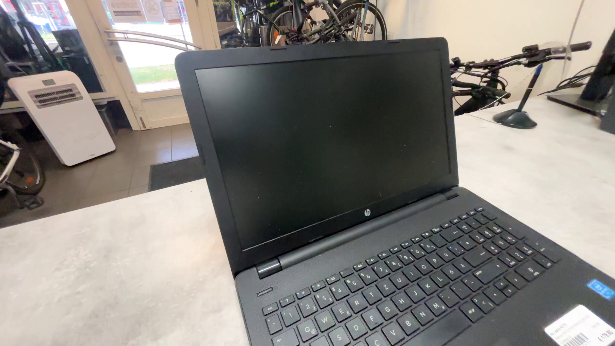 HP Laptop Pentium N3710 Schwarz, 8 GB RAM, 512 GB HDD, Windows 10, Zustand: Sehr gut | Zustand: Sehr Gut – Bild 3