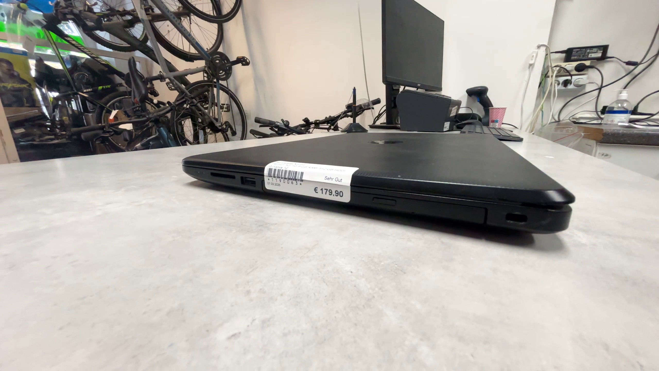 HP Laptop Pentium N3710 Schwarz, 8 GB RAM, 512 GB HDD, Windows 10, Zustand: Sehr gut | Zustand: Sehr Gut – Bild 6