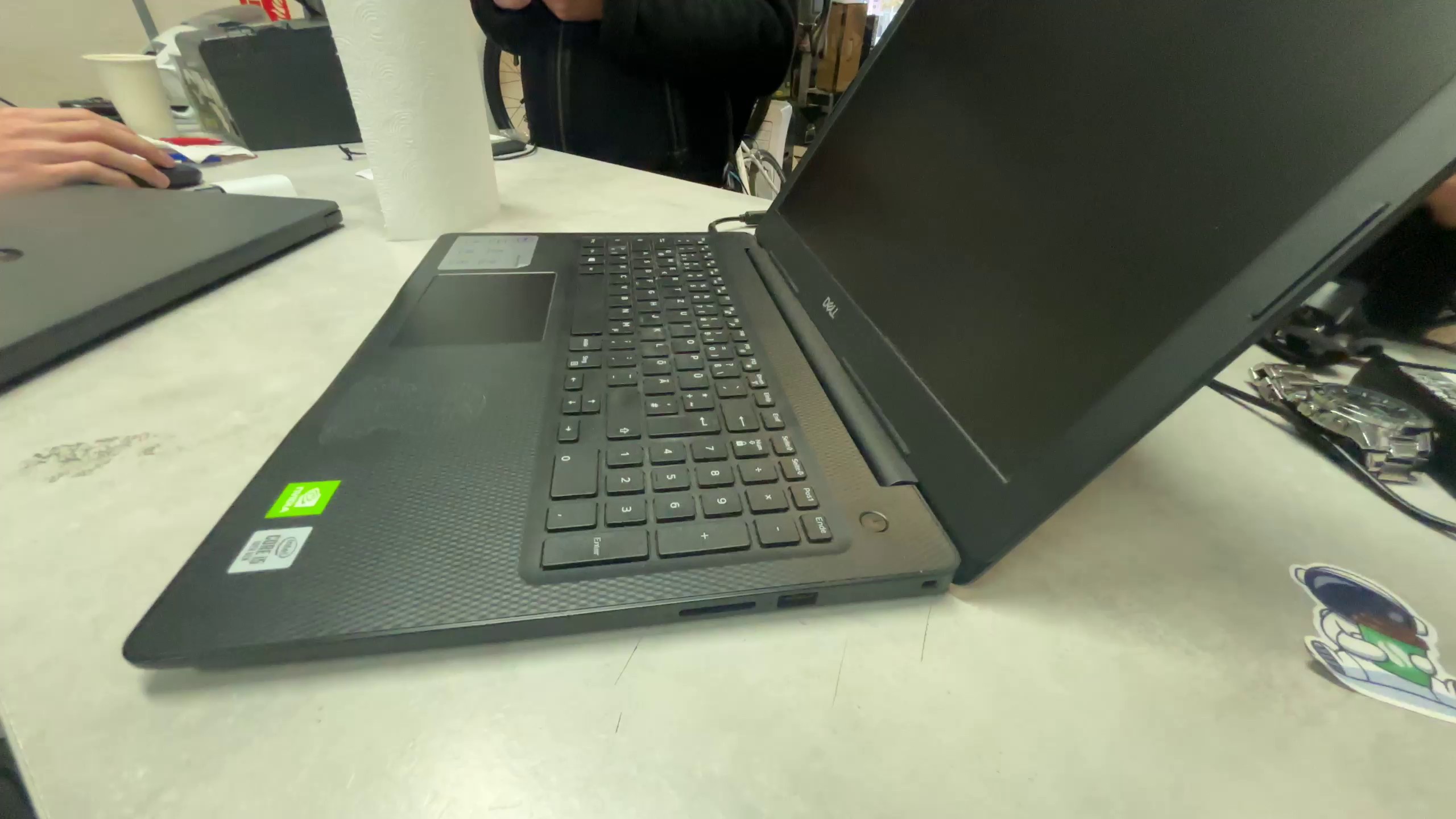 Dell Inspiron 15 3000 i5-1035G1 8GB 256GB SSD, Dell Inspiron 15 3000 mit i5-1035G1, 8GB RAM, 256GB SSD und dedizierter Nvidia Grafikkarte. | Zustand: Sehr Gut – Bild 3