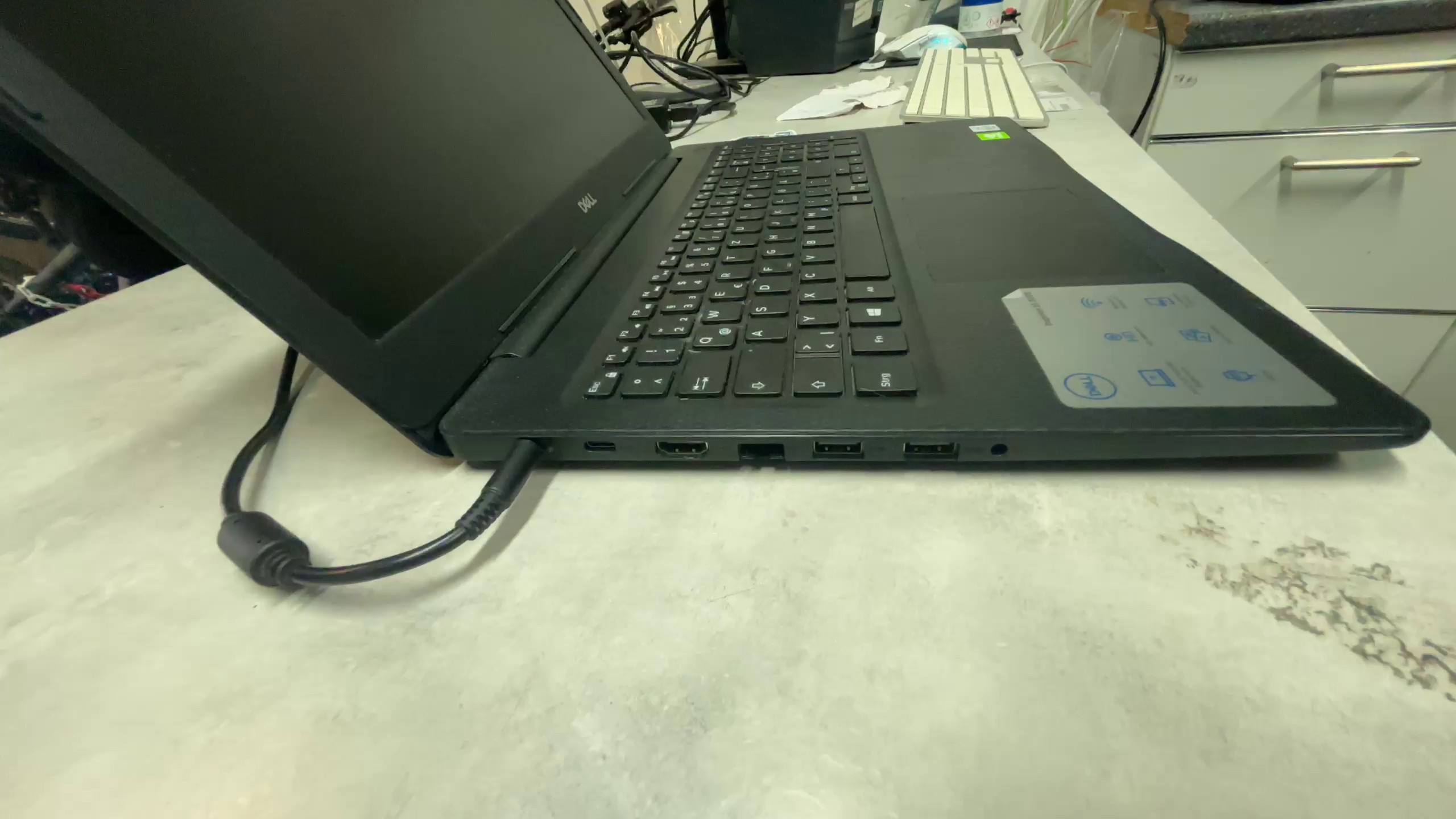 Dell Inspiron 15 3000 i5-1035G1 8GB 256GB SSD, Dell Inspiron 15 3000 mit i5-1035G1, 8GB RAM, 256GB SSD und dedizierter Nvidia Grafikkarte. | Zustand: Sehr Gut – Bild 6