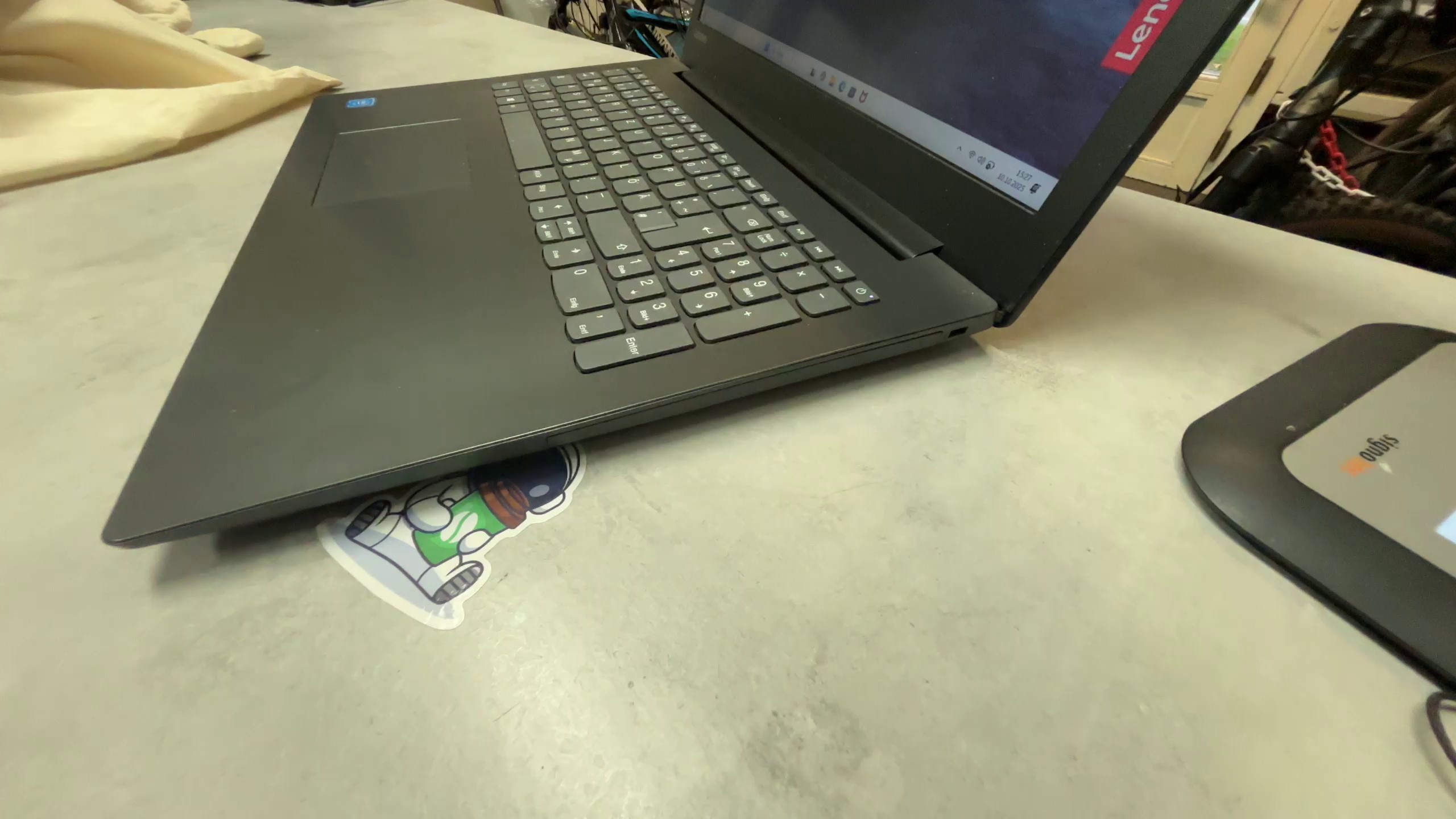 Lenovo IdeaPad 330-15IGM, Schwarz, Intel Celeron N4000, 16GB RAM, 256GB SSD, 15,6 Zoll Display, gebrauchtes Notebook. | Zustand: Gut – Bild 3