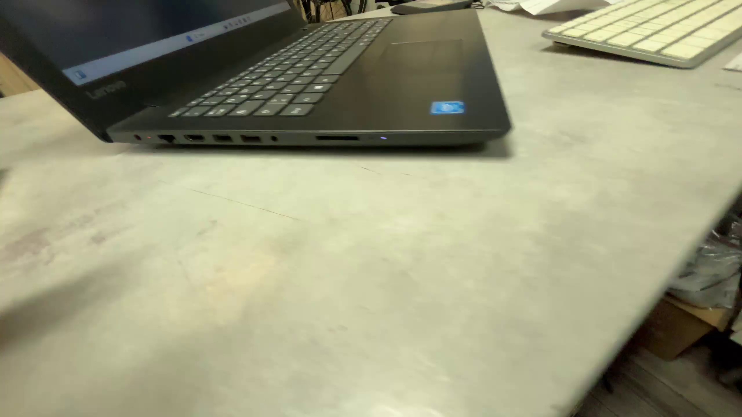 Lenovo IdeaPad 330-15IGM, Schwarz, Intel Celeron N4000, 16GB RAM, 256GB SSD, 15,6 Zoll Display, gebrauchtes Notebook. | Zustand: Gut – Bild 4